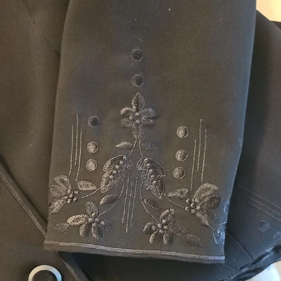 Soft Surroundings Monochrome Embroidered Black Blazer Tailored Fit - Picture 4 of 10